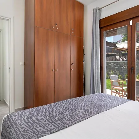 Villa Mariani Renovated 2022 ,private Pool, Sea Views , Lindos 10 Mins,beach 3 Mins *
