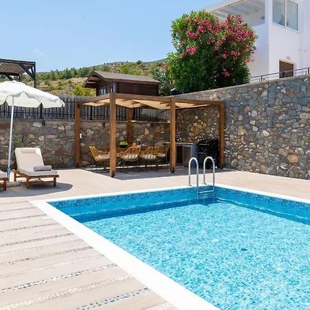 Villa Mariani Renovated 2022 ,private Pool, Sea Views , Lindos 10 Mins,beach 3 Mins Kalathos