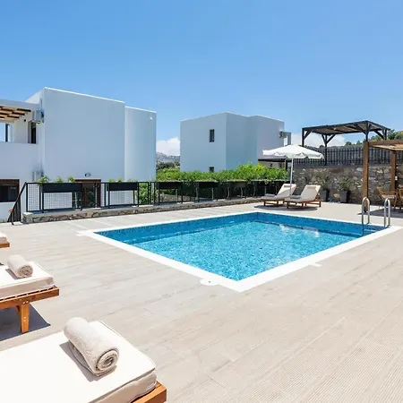 Villa Mariani Renovated 2022 ,private Pool, Sea Views , Lindos 10 Mins,beach 3 Mins