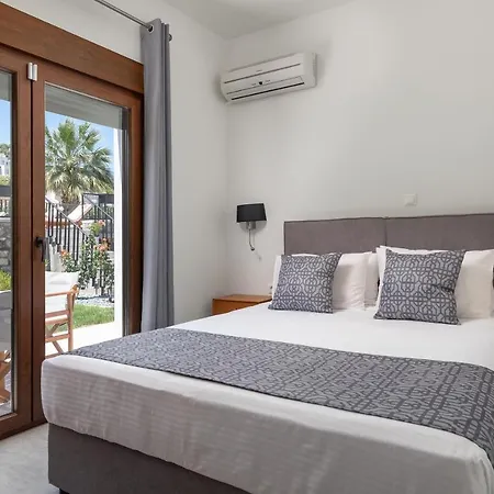 Villa Mariani Renovated 2022 ,private Pool, Sea Views , Lindos 10 Mins,beach 3 Mins *