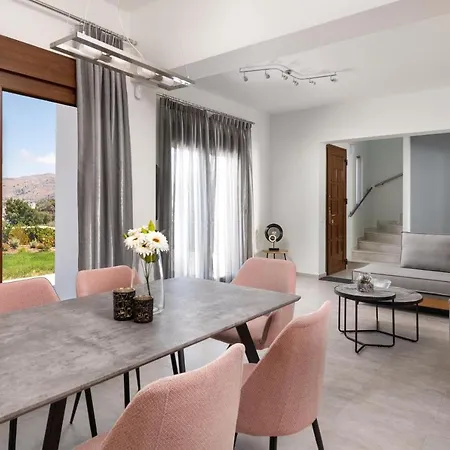 Villa Mariani Renovated 2022 ,private Pool, Sea Views , Lindos 10 Mins,beach 3 Mins *