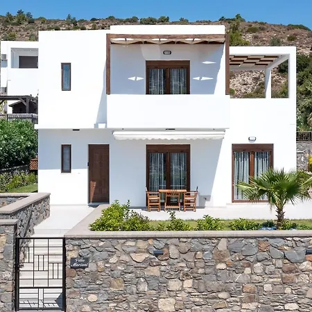 Mariani Renovated 2022 ,private Pool, Sea Views , Lindos 10 Mins,beach 3 Mins Villa