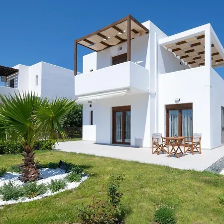 Mariani Renovated 2022 ,private Pool, Sea Views , Lindos 10 Mins,beach 3 Mins Villa *
